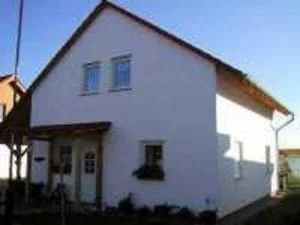 klassisches Einfamilienhaus mit Carport, Ausführung durch KARO Holzbau