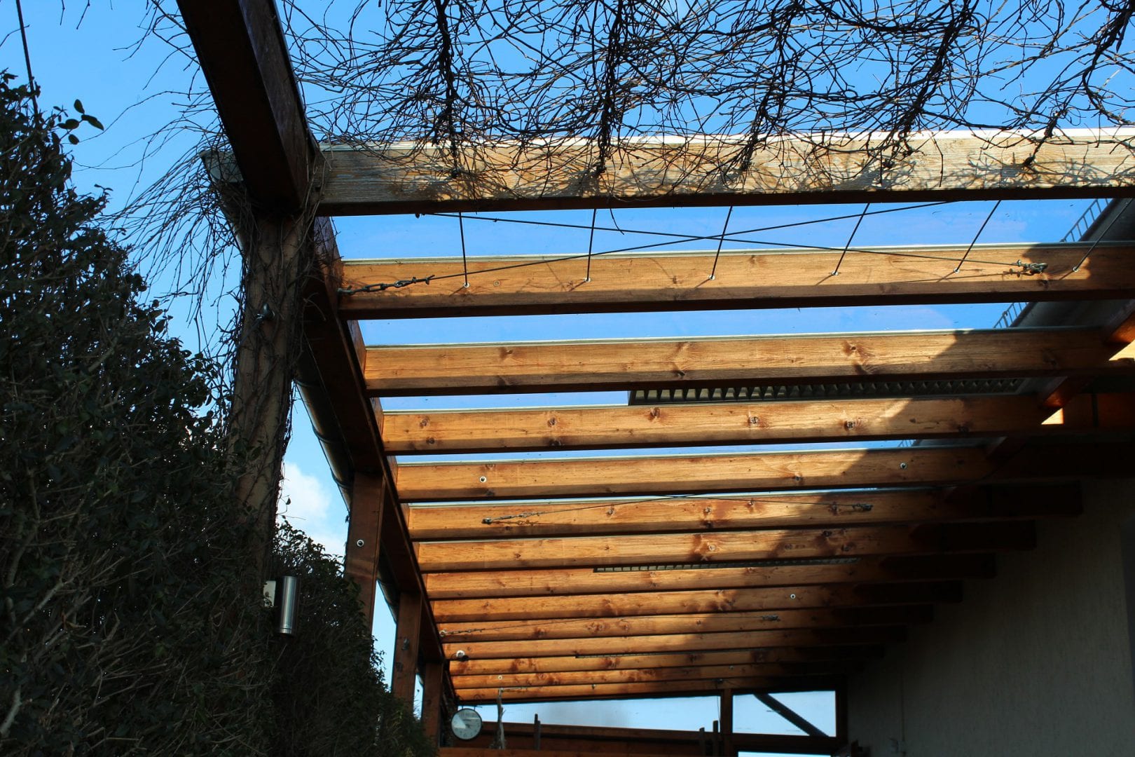 Carport mit transparenter Dachfläche