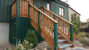 Treppe mit Zwischenpodest - Zimmerei Karoholzbau